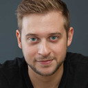 Jacob Insley als Newsstand Guy