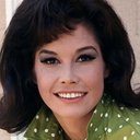 Mary Tyler Moore als Mrs. Stark