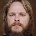 Jeppe Beck Laursen als Father Beck