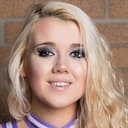 Lucy Garland als Bobbi Tyler