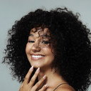 Léna Mahfouf als Self