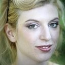 Virginie Legeay als Dora