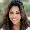 Anupriya Goenka als Nikhat Hussain