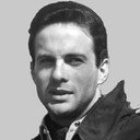 Manuel Gil als Clark