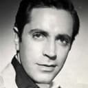 Julio Alemán als Dr. Raúl