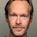 Steven Mackintosh als James McKinley