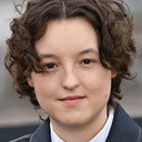 Bella Ramsey als Self