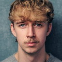 Cody Mitchell als Demetrius