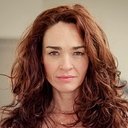Karina Logue als Technician