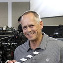 Jeff Deverett als TV Announcer 2