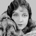 Mona Palma als Dotty Sinclair
