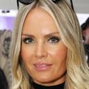 Annie Cooper als Police Officer