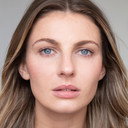 Naoimh Whelton als Laura