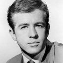 Clu Gulager als Mall Security Guard