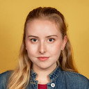 Lucy Earle als Laura