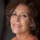 Amy Warner als Mama Eda
