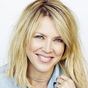 Julie Bélanger als Self - Host
