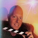 Chris Morrissey als Newscaster