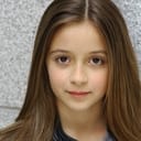 Ava Gallucci als Shirley Stone