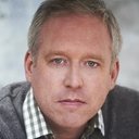 Rob Baker als Late Night Show Host
