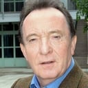 Peter Sodann als Vater Horst Behrend