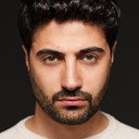 Peiman Azizpour als Akam