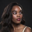 Caroline Muthoni Muita als Receptionist