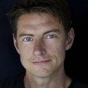 Richard Wegman als Dennis