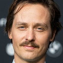 Tom Schilling als Bennie