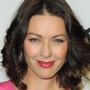 Louise Griffiths als Monica Davenport