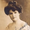 Lillian Kemble-Cooper als Lady Ambassador (uncredited)