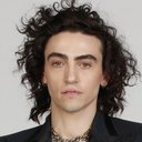 Michele Bravi als Cantante en travesti