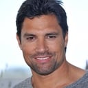 Manu Bennett als Steve Valdez