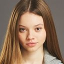 Matia Jackett als Maggie Troy