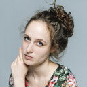 Fanni Wrochna als Ella's Muse