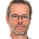 Guy Pearce als The Reverend