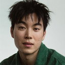 Daniel Liu als Dirk