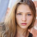 Bailey Spry als Amber Jones