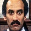 Stefan Kalipha als Antique Shopkeeper