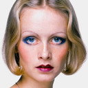 Twiggy als Chic Lady