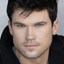 Josh Gilmer als Owen