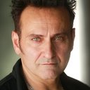 Sal Rastegar als Isaac Lynch