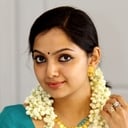 Samvrutha Sunil als Maya