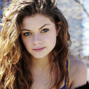 Izzie Steele als Tina Tevetino