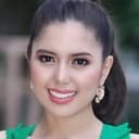 Isabelle De Leon als Kayela Luna