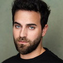 Tomer Barash als Moses Kiefer