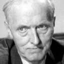 Keith Pyott als Dr. Carlisle