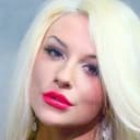 Courtney Stodden als Mrs. Davenport