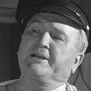 Charles Cane als Sergeant