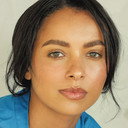 Kat Graham als Julie